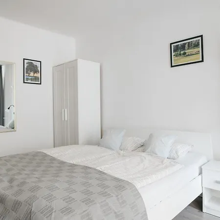 Tavaszhaz Apartmanok Balatonfured Exterior photo